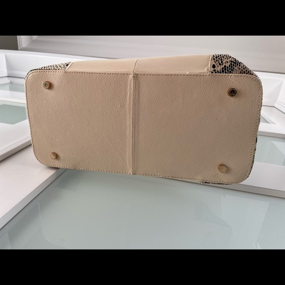 Cream/bone color Danier purse. Genuine leather. - Picture 3 of 7